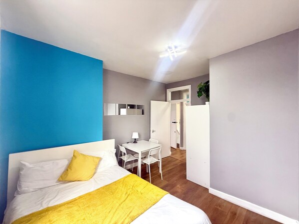 2 Schlafzimmer, Schreibtisch, Bügeleisen/Bügelbrett, WLAN