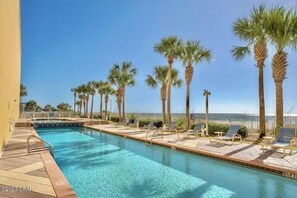 Piscina all'aperto, una piscina riscaldata