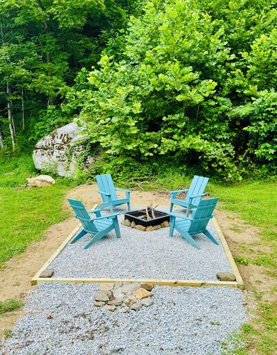 Charming 1940s Cottage 
Updated-Creek Front-Fire Pit