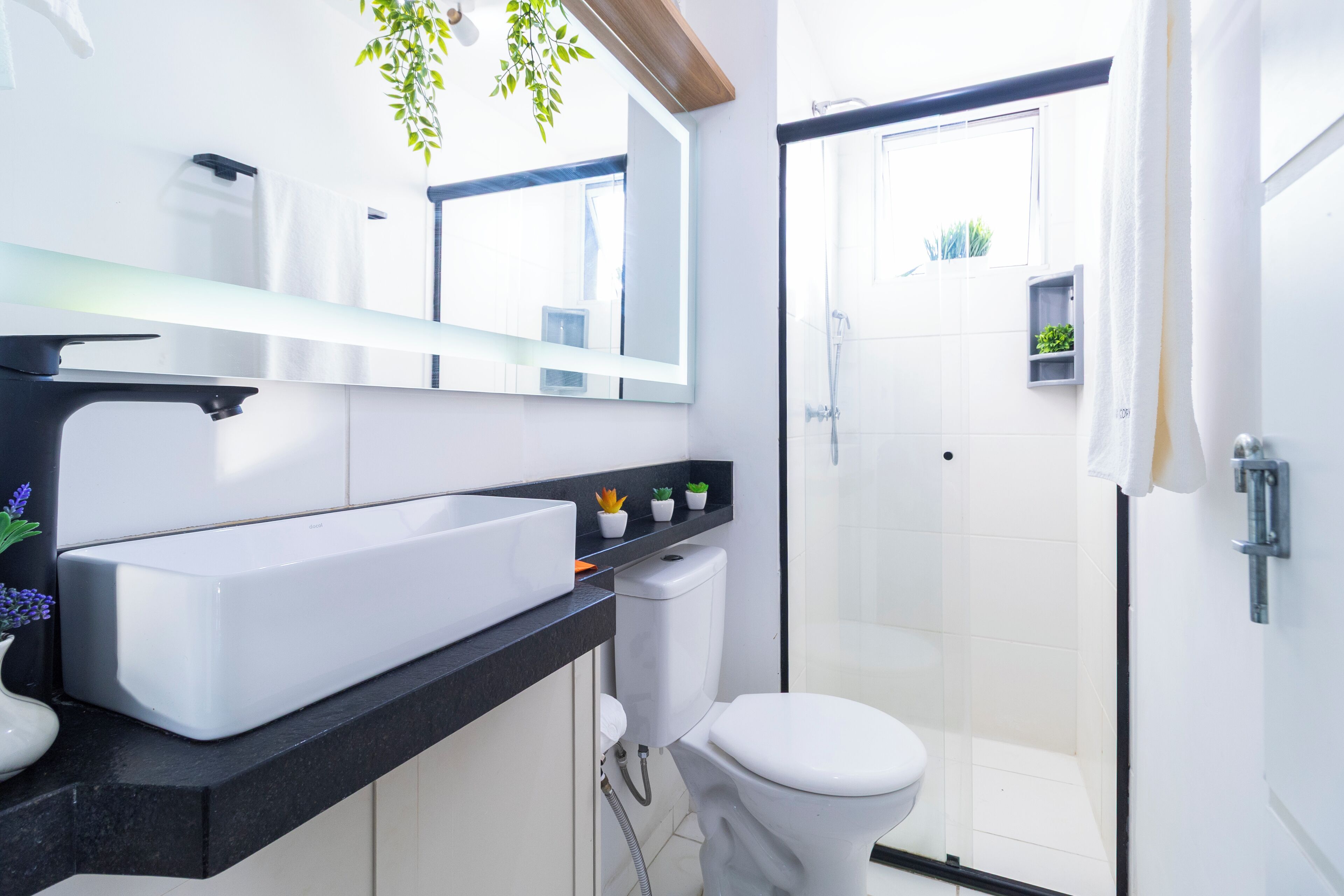 Apartment | Badezimmer | Dusche, kostenlose Toilettenartikel, Haartrockner, Handtücher