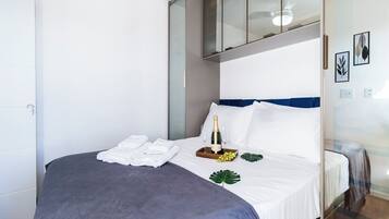 Apartment | 2 bedrooms, laptop workspace, free WiFi, bed sheets