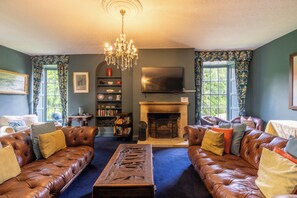 41-inch LED TV with digital channels, Netflix, table tennis - Spindlestone House - North East Escapes (Belford)