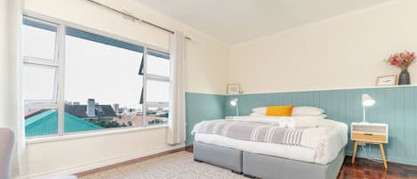 Family Double Room, 2 Bedrooms | 1 bilik tidur, meja, Wi-fi percuma