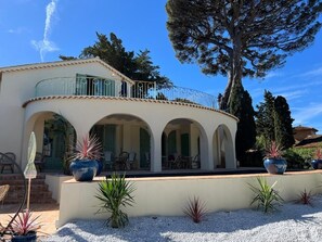 Front of property - Maison d'Orange - La Pinede (Saint-Tropez)
