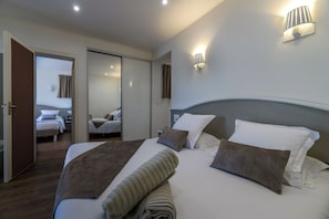 Soundproofing, free cots/infant beds, free WiFi, bed sheets - Hotel San Pellegrino (Penta-di-Casinca)
