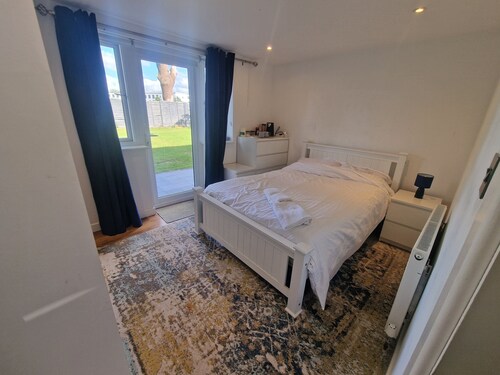 Cosy Apartment in Crawley City Centre