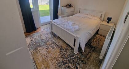 Cosy Apartment in Crawley City Centre