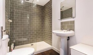 Apartment | Bathroom | Shower, towels