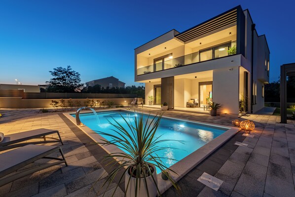 Outdoor pool, a heated pool