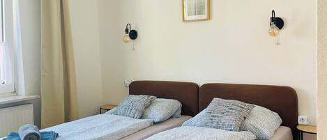 2 chambres, fer et planche à repasser, lit parapluie, Wi-Fi gratuit