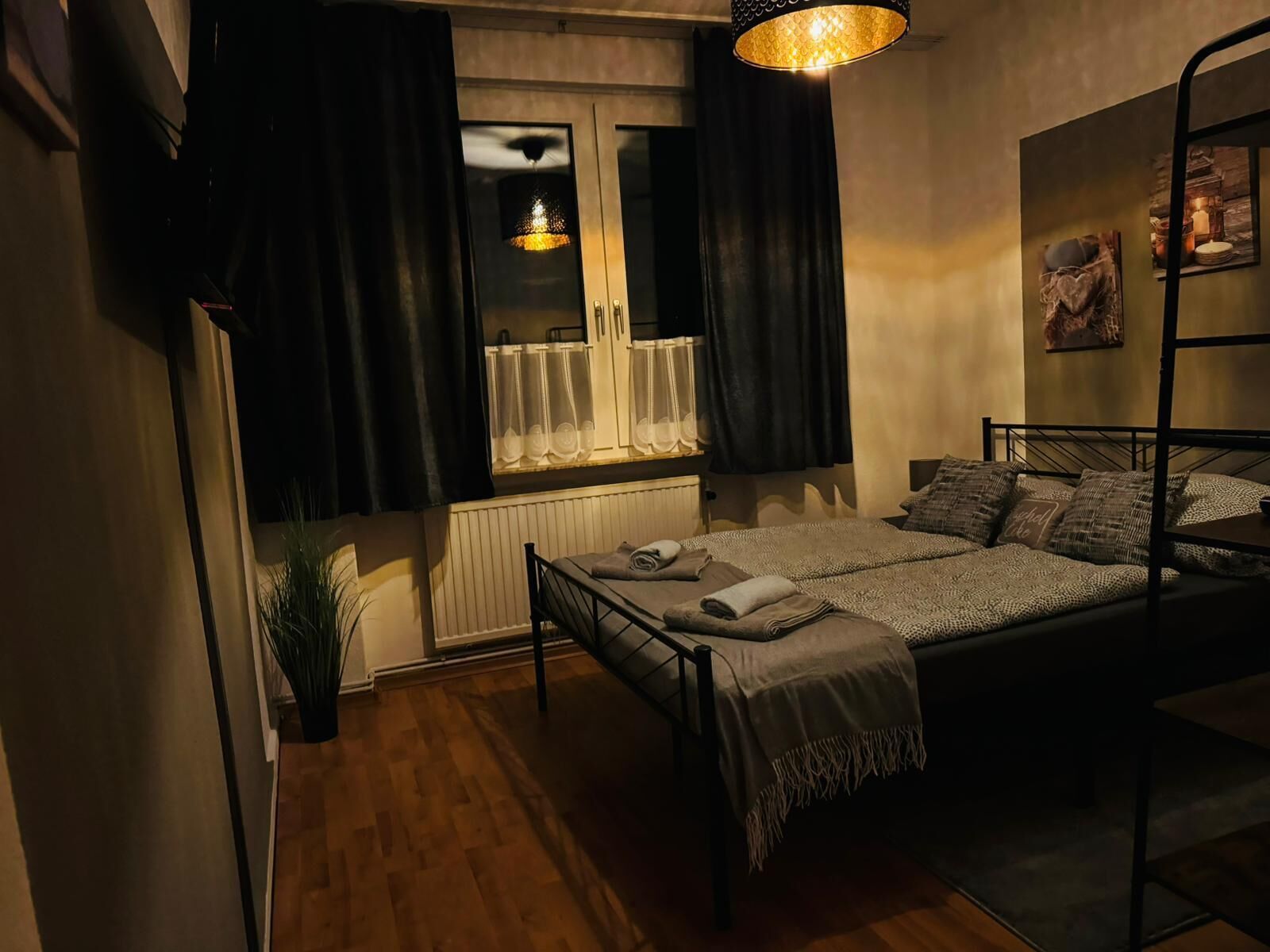 2 makuuhuonetta, silitysrauta/-lauta, vauvan matkasänky, ilmainen Wi-Fi