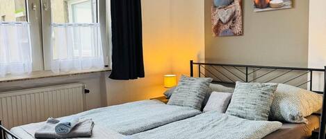 2 bedrooms, iron/ironing board, travel cot, free WiFi