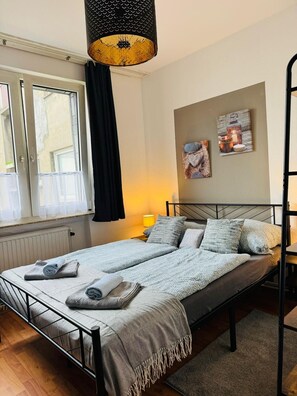 2 bedrooms, iron/ironing board, travel crib, free WiFi - Quartier 5 - Ideally furnished for families (Bremerhaven)