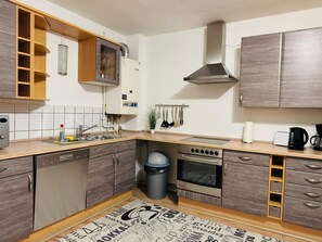 ثلاجة، ميكروويف، فرن، موقد طهي مسطح