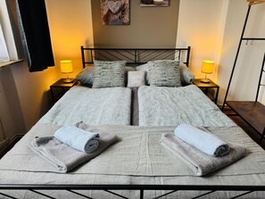 2 bedrooms, iron/ironing board, travel crib, free WiFi - Quartier 5 - Ideally furnished for families (Bremerhaven)
