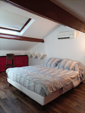 3 chambres, fer et planche à repasser, Wi-Fi gratuit, draps fournis