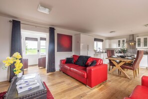 คอทเทจ, วิวสวน | ห้องนั่งเล่น | ทีวีจอแอลอีดี, Netflix, บริการสตรีมมิ่ง