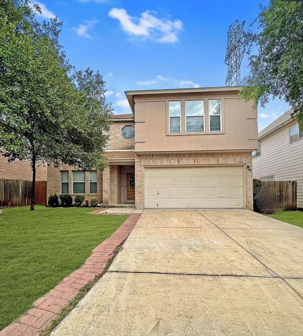 Exterior - Spacious 4-bedroom home San Antonio. Near Lackland AFB & Seaworld (San Antonio)