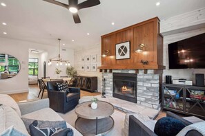 Smart TV, fireplace, stereo