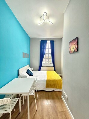 2 bedrooms, desk, iron/ironing board, WiFi