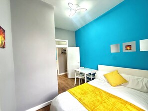 2 Schlafzimmer, Schreibtisch, Bügeleisen/Bügelbrett, WLAN