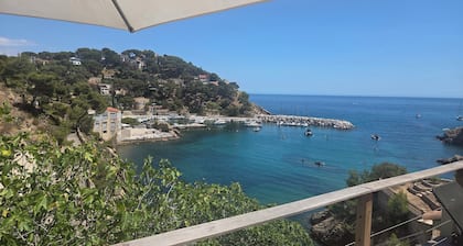 L'Escapade beautiful 90m2 villa renovated in 2024, air-conditioned, waterfront.