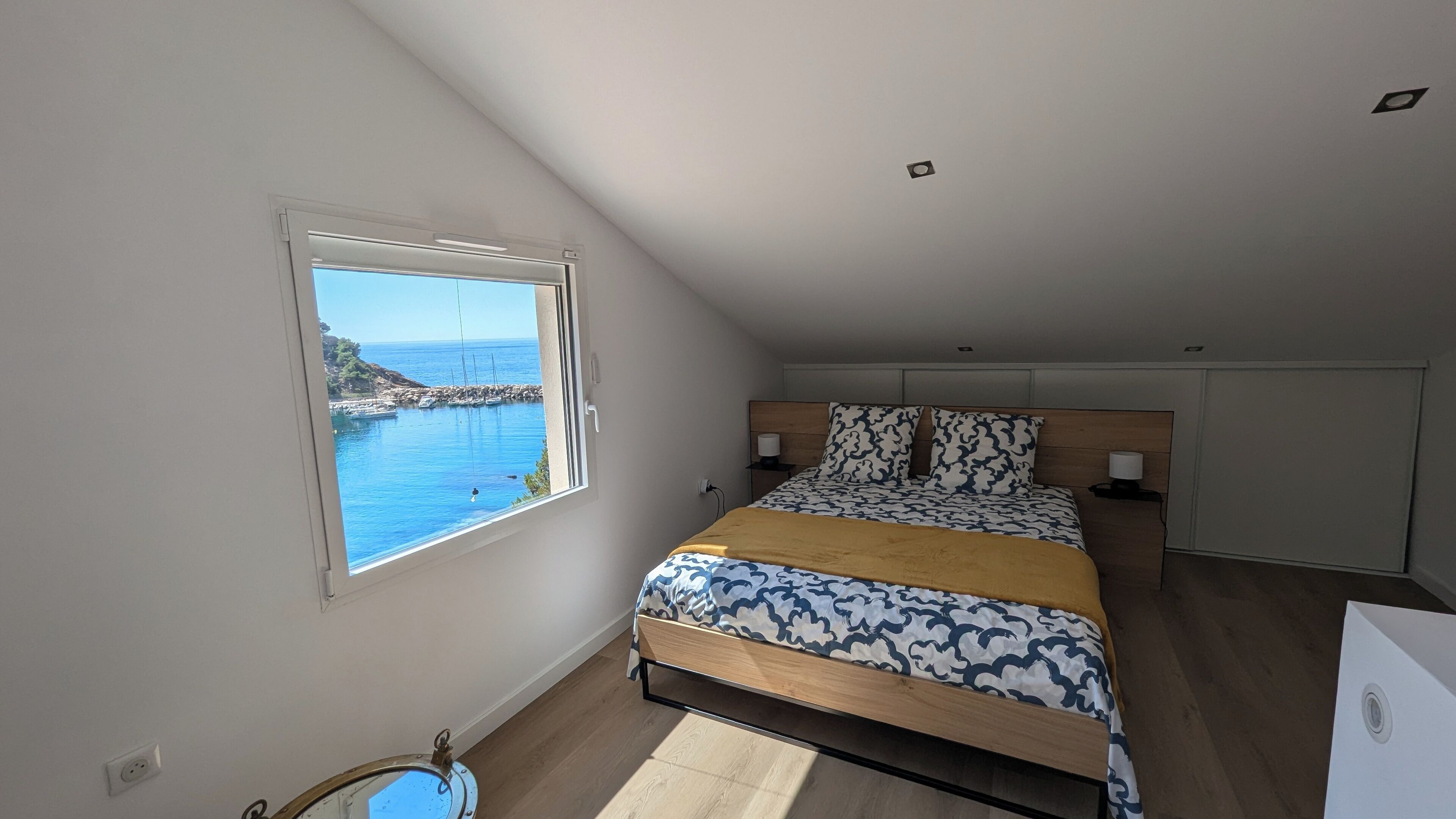 2 chambres, fer et planche à repasser, Wi-Fi gratuit, draps fournis