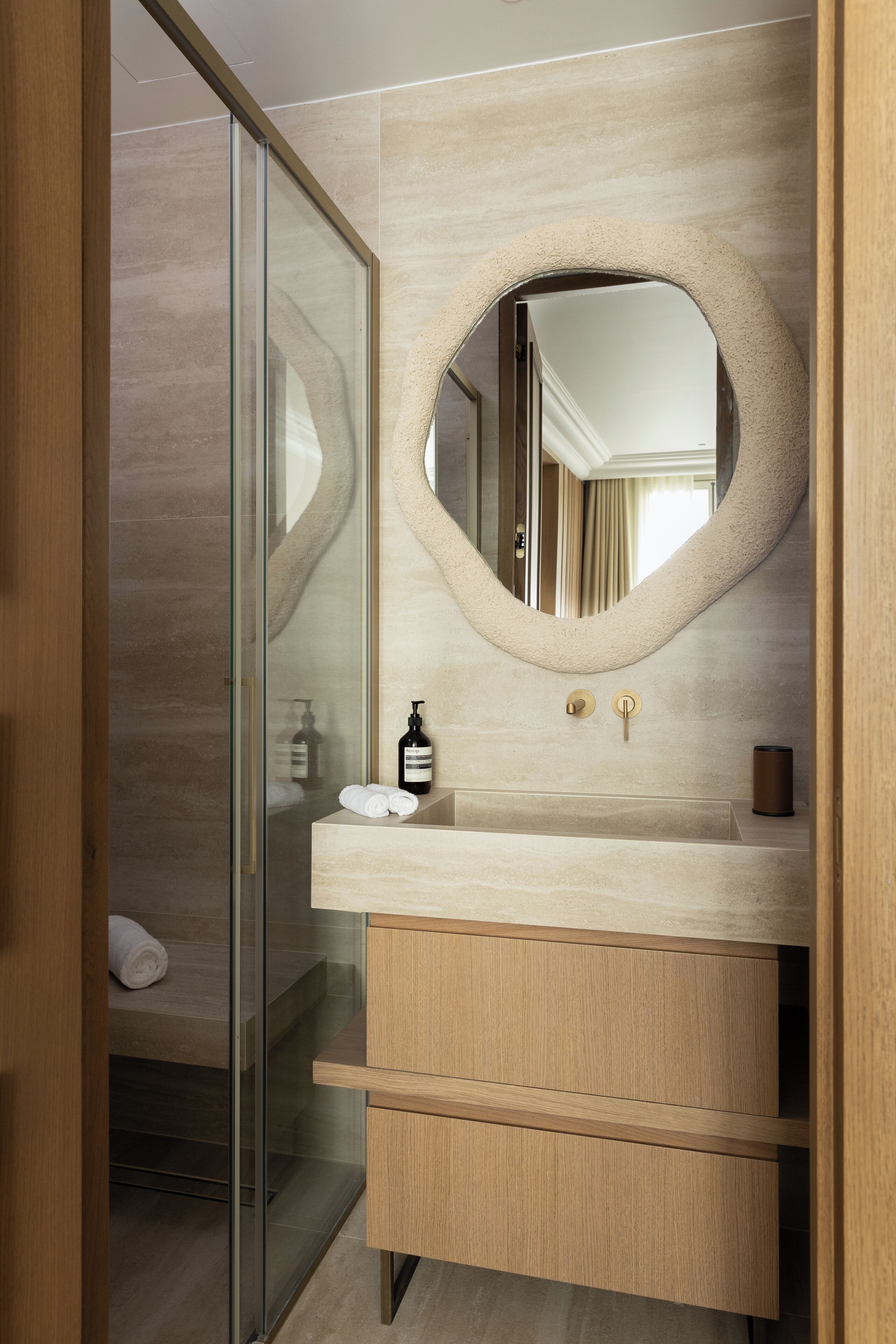 Banque III | Bathroom