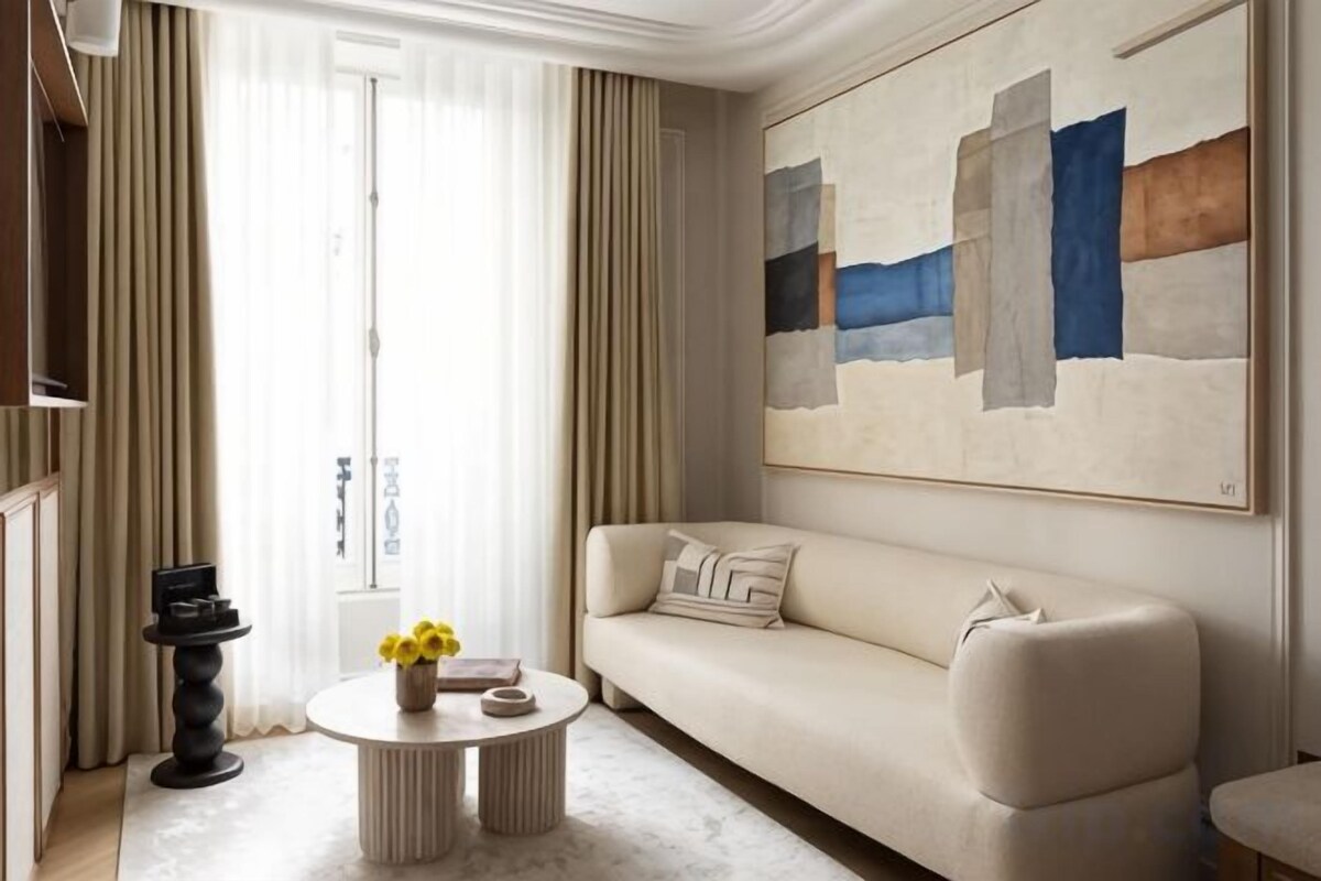 Living area | 65-inch Smart TV with cable channels, Netflix, streaming services