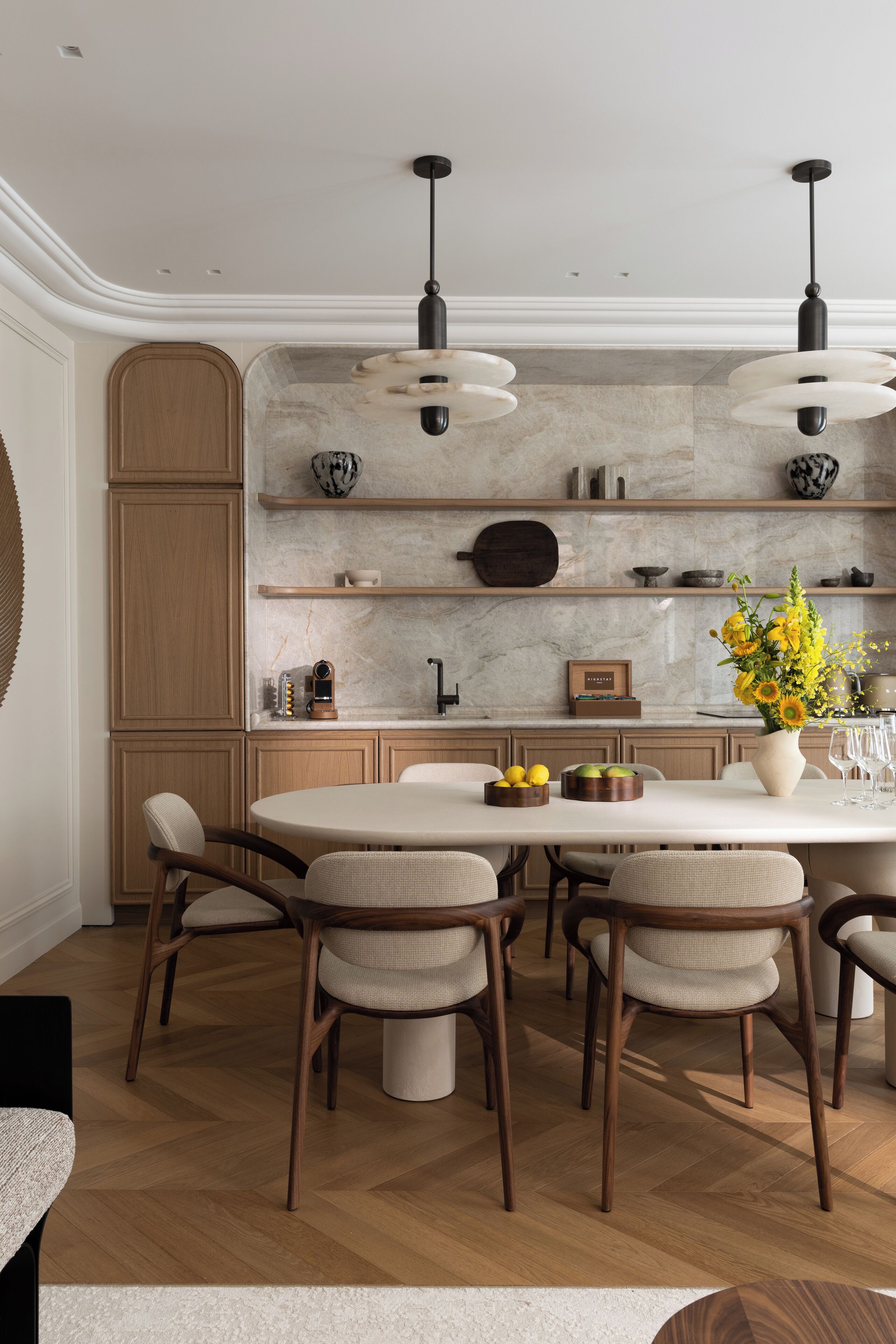 Banque III | Private kitchenette | Full-sized fridge, microwave, oven, stovetop