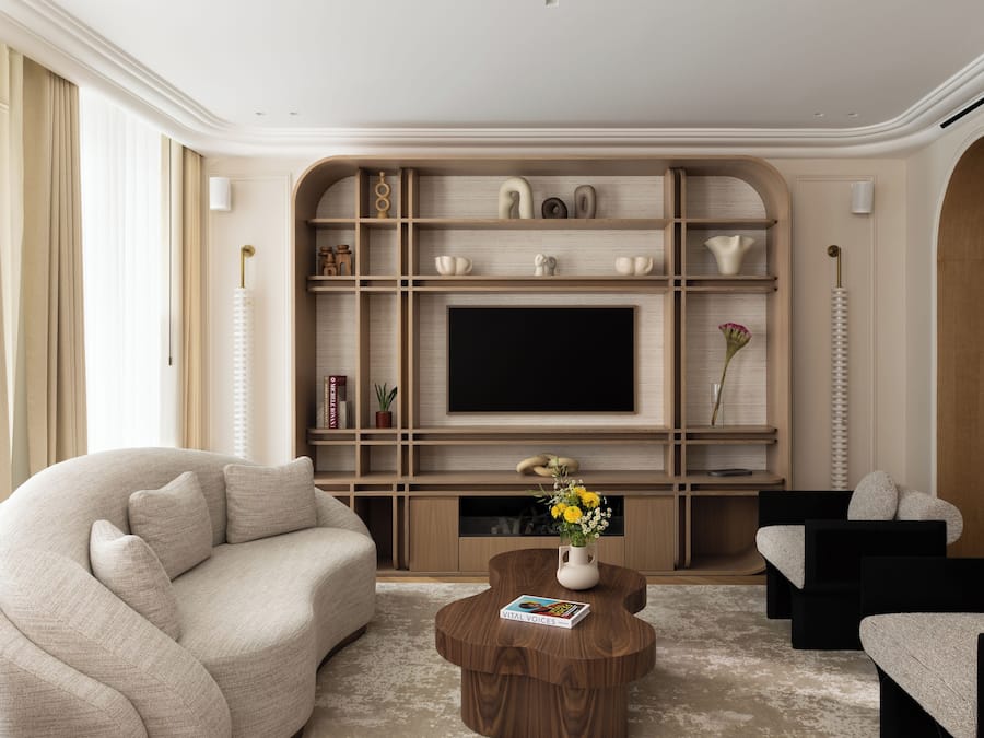 Banque III | Living area | 65-inch Smart TV with cable channels, Netflix, streaming services