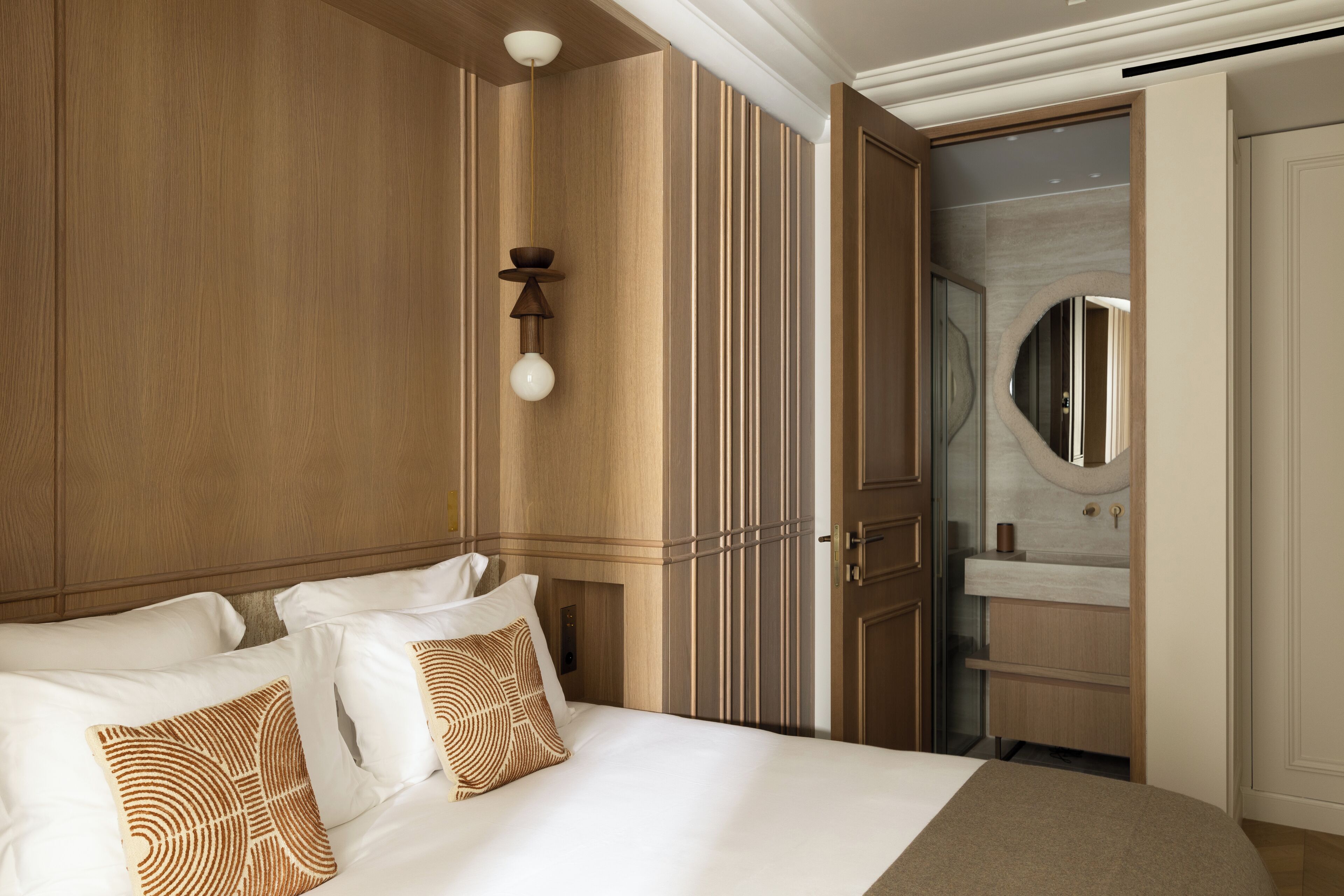 Luxe appartement | Lakens van Egyptisch katoen, luxe beddengoed, een kluis op de kamer