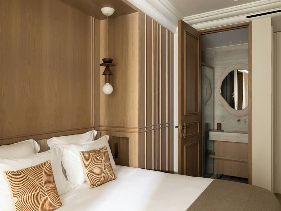 Banque III | Egyptian cotton sheets, premium bedding, in-room safe, laptop workspace