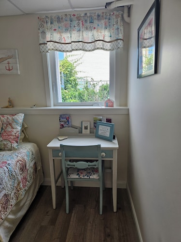 Guest Suite In Hull With Bedroom, Living Room, Dining Area, Full Bath, arking