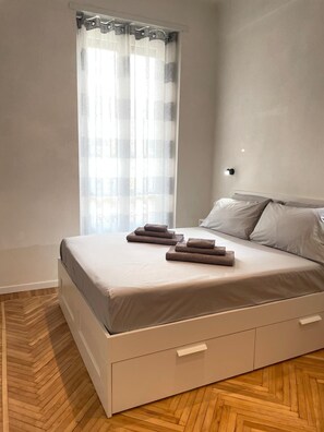 In-room safe, desk, blackout curtains, iron/ironing board - DROOMS 4.0 self check-in 24h7 (Turin)