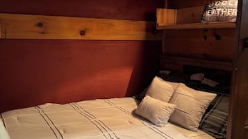 2 多间卧室、旅行婴儿床、免费 WiFi、床单