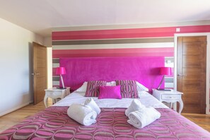 คอทเทจ, วิวสวน | 4 ห้องนอน, เครื่องนอนระดับพรีเมียม, Wi-Fi ฟรี, ผ้าปูที่นอน