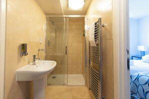 Cottage, uitzicht op tuin | Badkamer