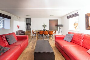 คอทเทจ, วิวสวน | บริเวณนั่งเล่น | ทีวีจอแอลอีดี 40 นิ้ว พร้อมช่องดิจิตอล, เตาผิง, Netflix