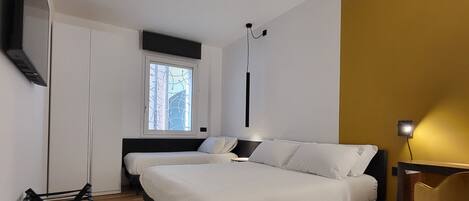 1 chambre, bureau, accĂšs au Wi-Fi (inclus), literie fournie