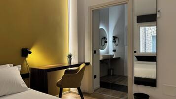 1 bedroom, desk, free WiFi, bed sheets