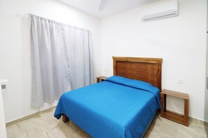 Standard Apartment, Balcony, Beach View | Iron/ironing board, free WiFi - Departamentos Reginas (Mazatlán)