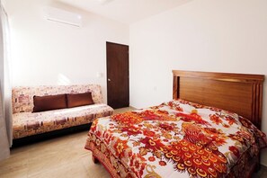 Familieleilighet, tekjøkken | Strykejern/-brett og wi-fi (inkludert)