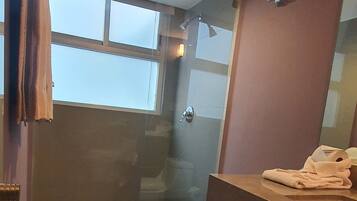 Superior Double Room | Bathroom | Shower, towels, soap, shampoo