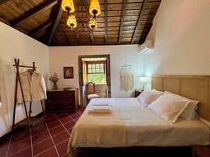 3 عدّة غرف نوم ومكواة/لوح كي وواي فاي وملاءات أسرّة