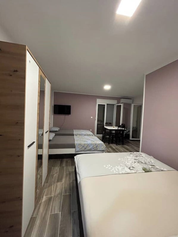 1 bedroom, iron/ironing board, WiFi, bed sheets