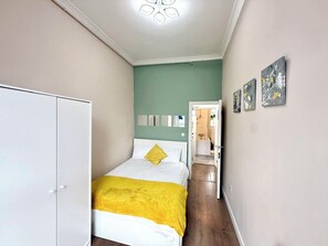2 bedrooms, iron/ironing board, WiFi, bed sheets