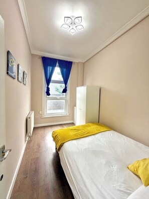 2 bedrooms, iron/ironing board, WiFi, bed sheets