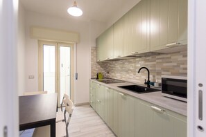 Fridge, microwave, stovetop, dishwasher - Ninetta a Foria - One Bedroom Apartment, Sleeps 4 (Naples)