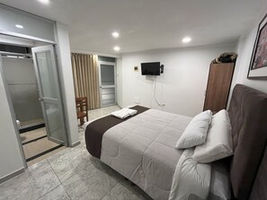Habitación Matrimonial Queen size | Desk, laptop workspace, free WiFi